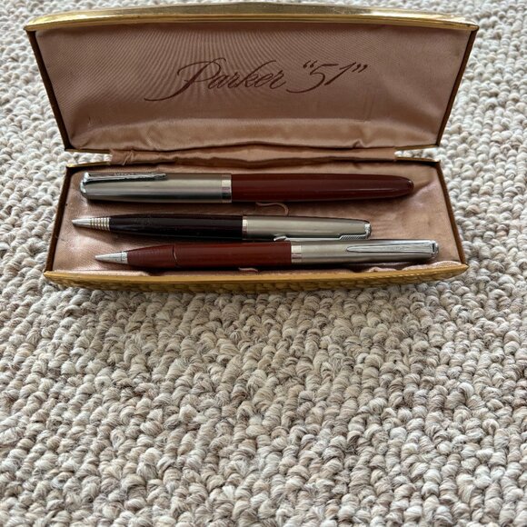 Parker 51 Vintage Pen Set w Case | 3 Pens | MCM Atomic Era Collectible - Picture 2 of 12